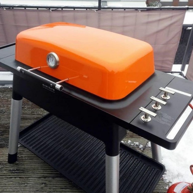 Everdure FURNACE™ barbecue a gas by Heston bbq griglia con 3 fuochi, termometro integrato, ruote e manopole resistenti