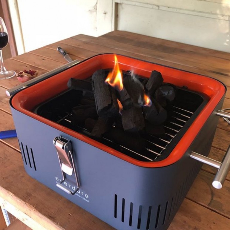 Barbecue a Carbone portatile CUBE™ grill portatile a carbonella Everdure by Heston Blumenthal