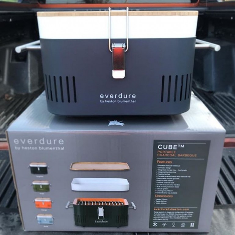 Barbecue a Carbone portatile CUBE™ grill portatile a carbonella Everdure by Heston Blumenthal